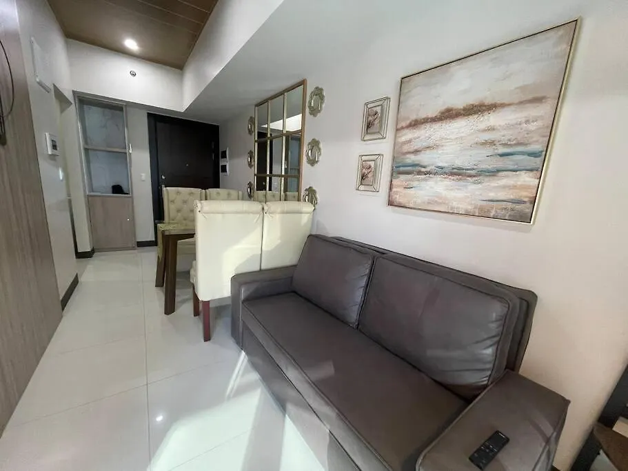 Stylish 1Br Uptown Parksuites Bgc, 200Mbps/Smarttv Manila