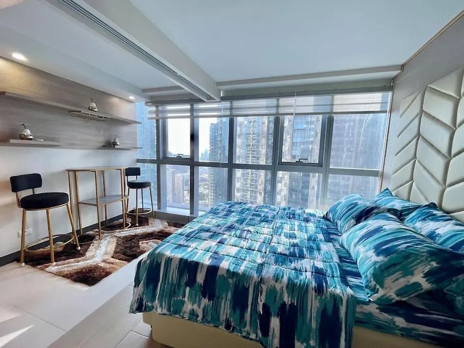 Stylish 1Br Uptown Parksuites Bgc, 200Mbps/Smarttv Manila
